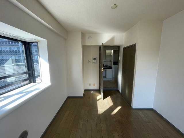 個人の部屋や寝室として使える洋室です