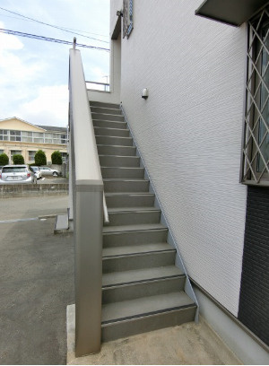 福岡市南区皿山２丁目のアパートのバルコニー