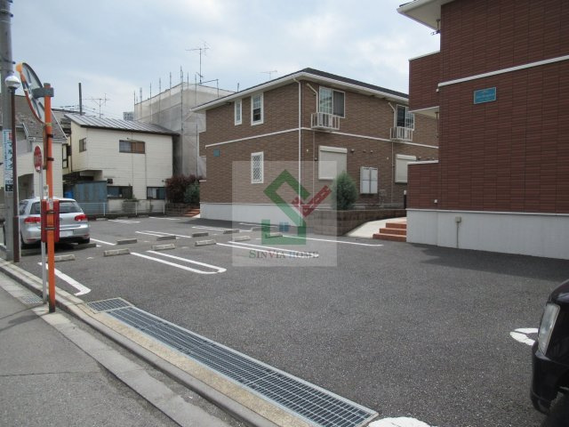 グランツひばりヶ丘Bの駐車場