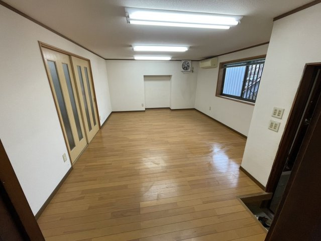 四箇6丁目住宅付き店舗の居間・リビング