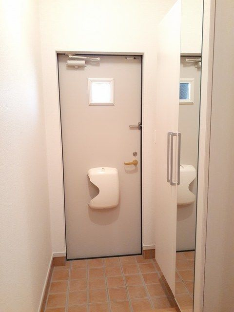 ヴィラ小塚山の玄関