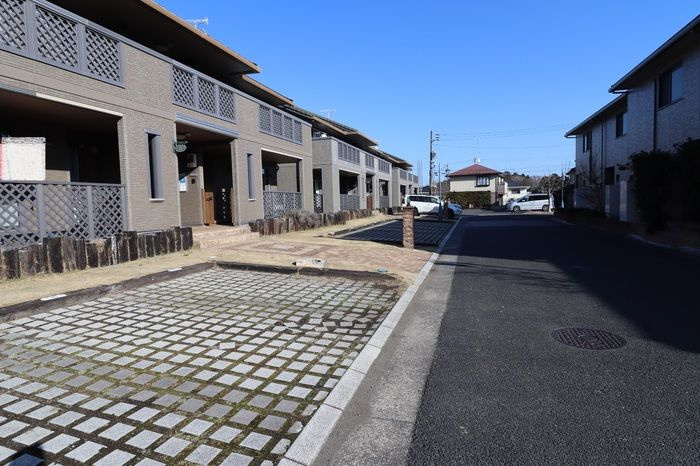 ROYAL GARDEN CASAHARAの駐車場