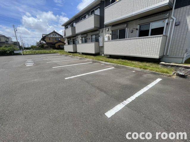 メナージュの駐車場
