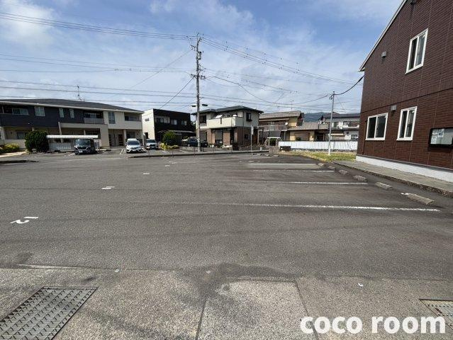 ム・ラージⅢの駐車場