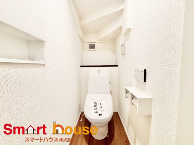 町田市小山町全2棟のトイレ|節水型でエコなトイレには今では当たり前のウォシュレット付き。換気機能も着いているので常に快適ですね♪