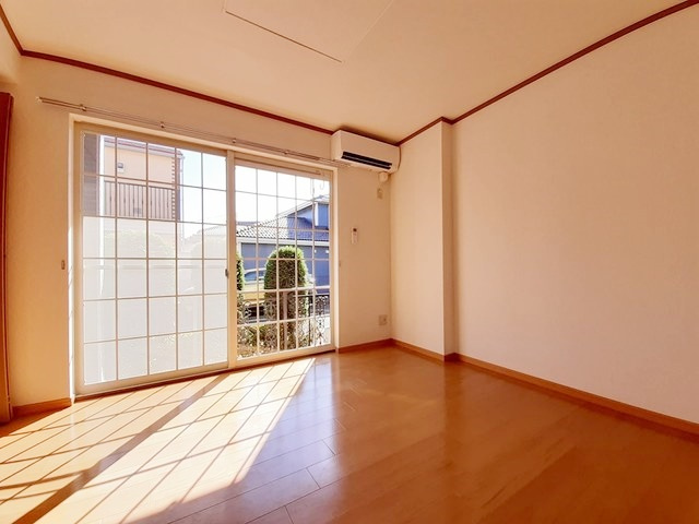 横浜市泉区中田東２丁目のアパートの居間・リビング