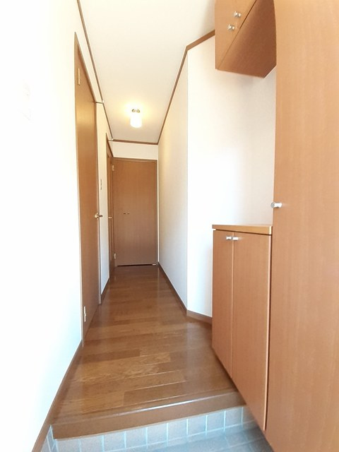 横浜市泉区中田東２丁目のアパートの玄関