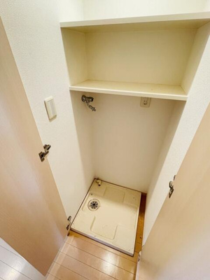 【玄関】 | ニューシティアパートメンツ南千住 | 洗濯機置場
