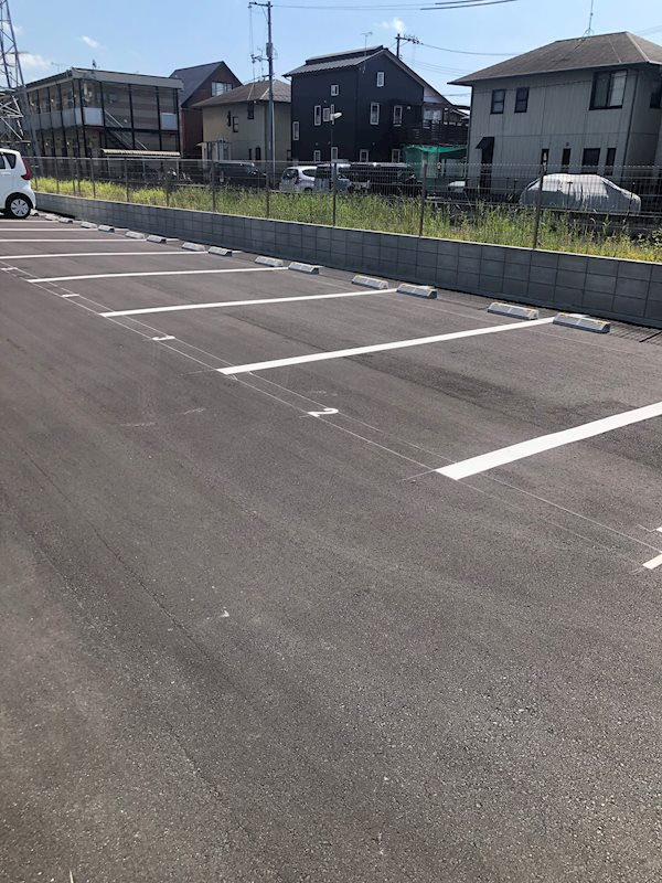 コーポレーヴ楢津の駐車場