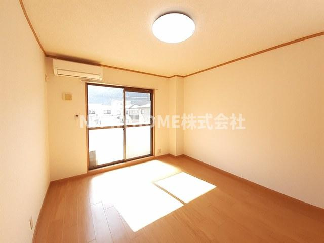 スカイハイツの居間・リビング|洋室９帖のお部屋です♪