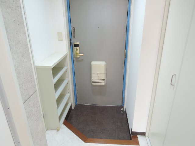 トレンディア高槻の玄関