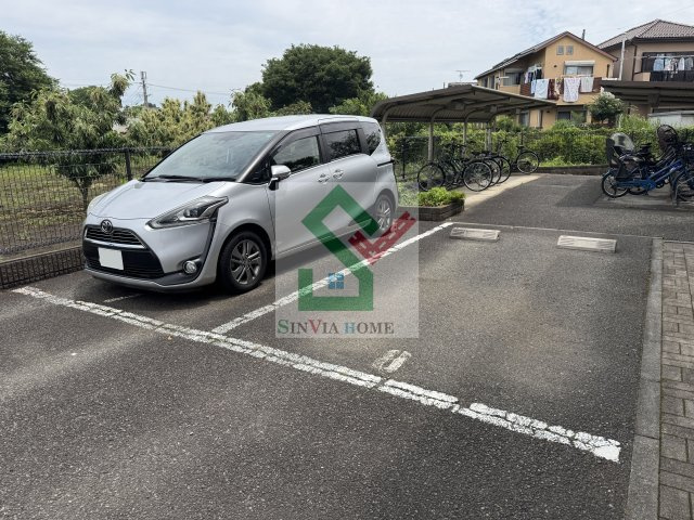 東久留米市小山2丁目マンションの駐車場