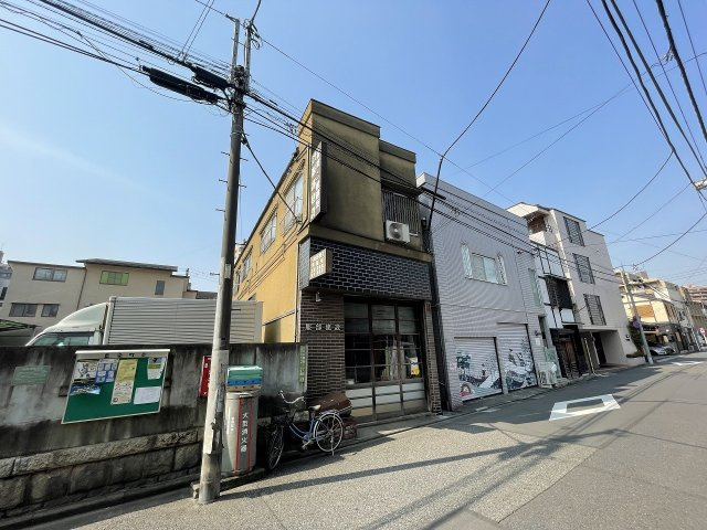 服部荘の外観