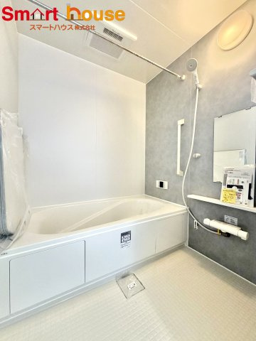 相模原市中央区淵野辺本町1丁目　新築3棟の浴室|一日の疲れを癒してくれる場所なので快適に過ごしていただく為にゆったりサイズのバスタブを用意しました。