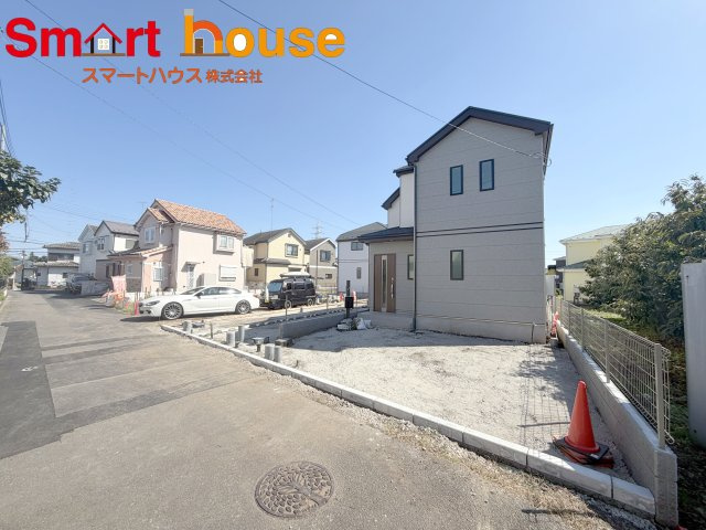 相模原市中央区淵野辺本町1丁目　新築3棟の前面道路含む現地写真|閑静な住宅街に堂々登場！ナチュラルで温かみのある木目調の内装も魅力です。土日祝日即日ご案内可能です♪
