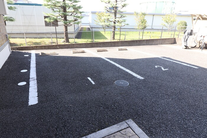 サンモール IIAの駐車場