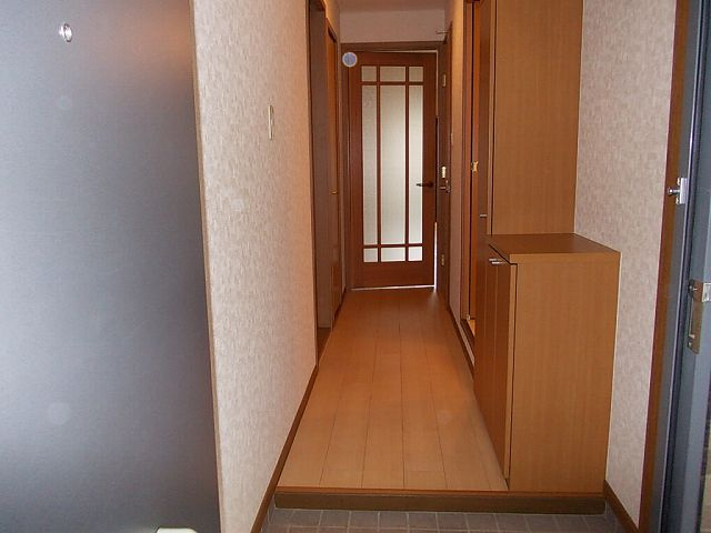 グランデュール北戸田の玄関