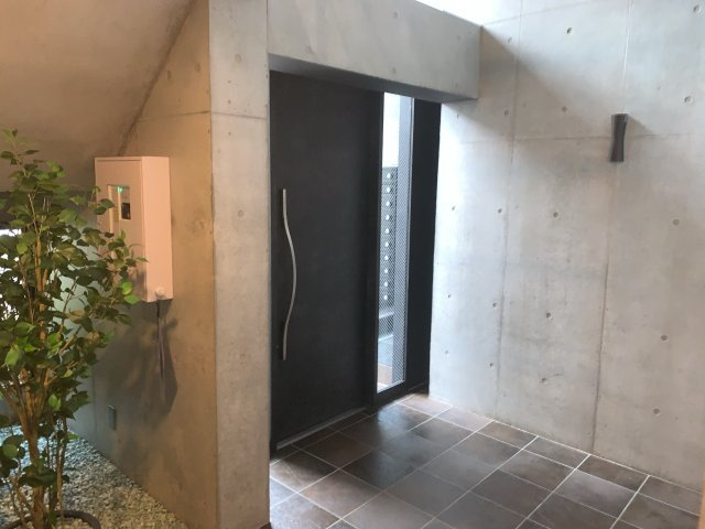 アレーロ幡ヶ谷Ⅱのエントランス