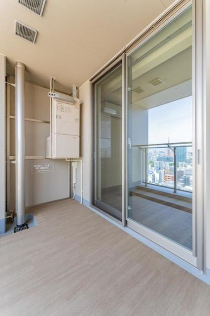 ＳＨＩＲＯＫＡＮＥ　Ｔｈｅ　ＳＫＹ　Ｅ棟のバルコニー|※写真は同タイプ住戸です。