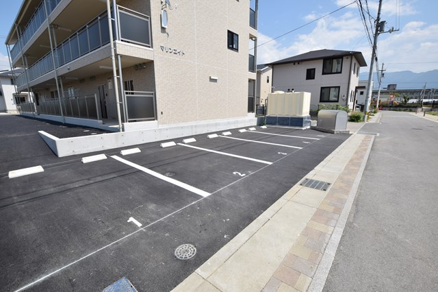 マリンエイトの駐車場|★車をお持ちの方に嬉しい駐車場付きです。