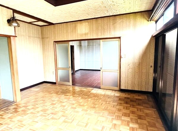 西枇杷島町貸家の居間・リビング
