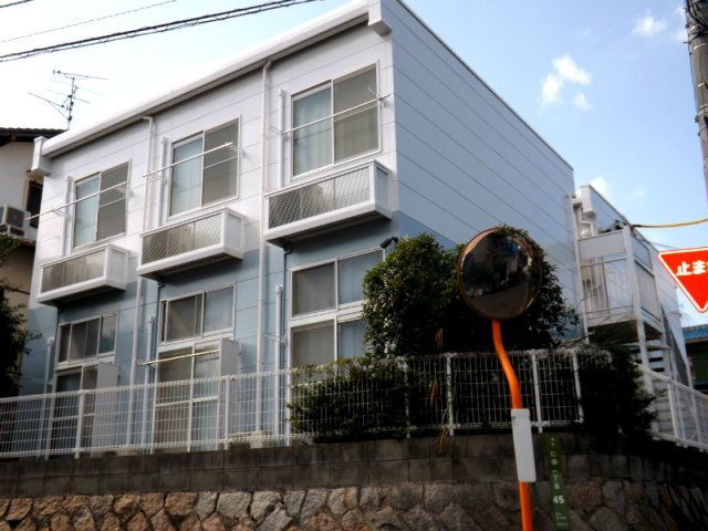 レオパレスコンフォート仁保の外観