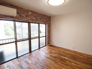 【洋室】 | ※同建物の別のお部屋の写真です