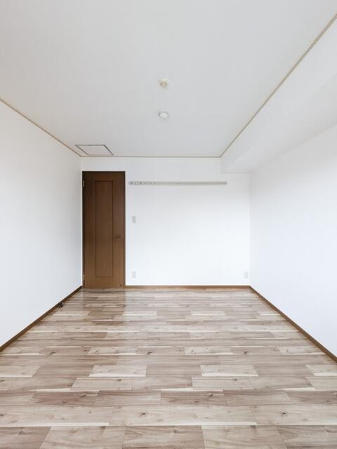 グリーンルーフの洋室