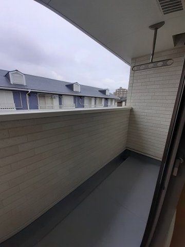 ネオ　トークのバルコニー