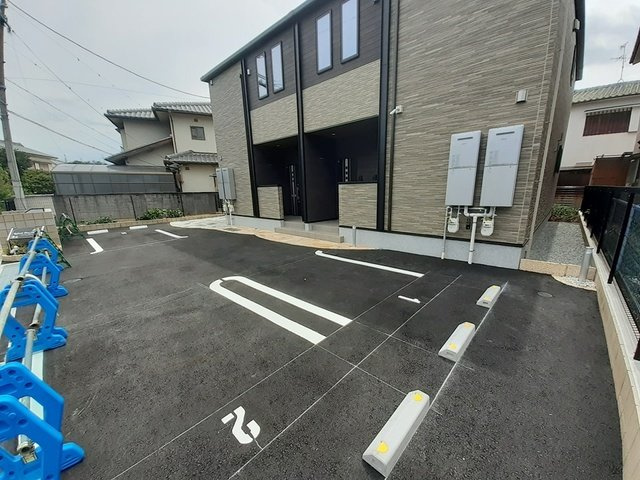 リフレッシュ　パイン　ヒルズの駐車場