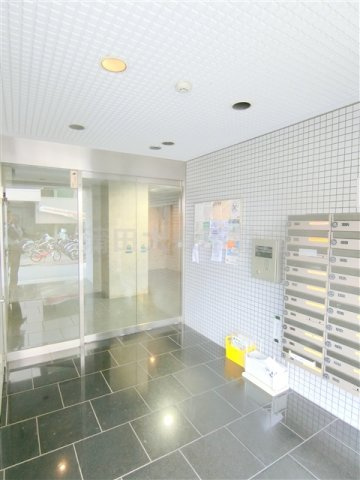 エミネンスコート多摩堤通りのエントランス|TVモニター付オートロック宅配BOXメールBOX管理人室