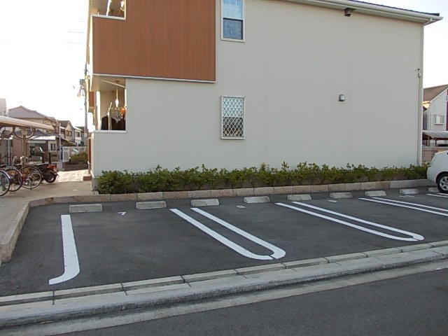 グラン　ジェルメの駐車場