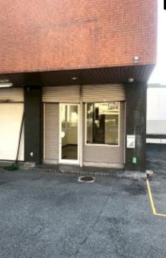 豊中市浜１丁目の店舗事務所のエントランス