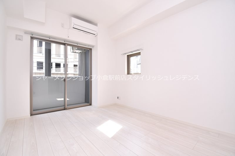 MDIグランコルディール室町 　　の居間・リビング|床・建具・アクセントクロス等は階数により異なる為、現況を優先致します。