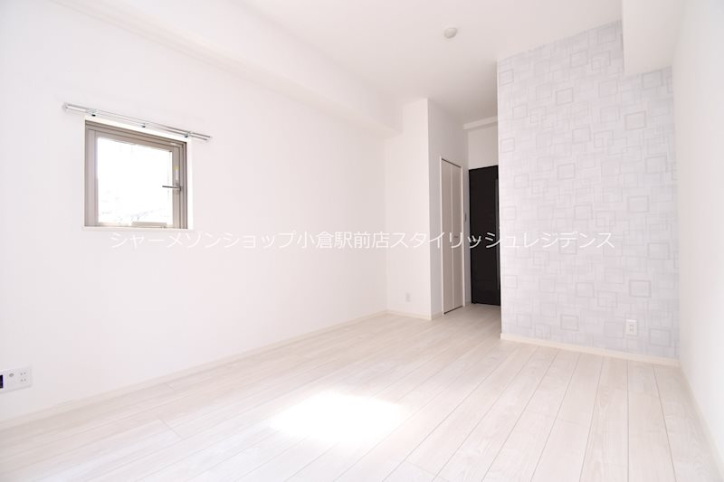 MDIグランコルディール室町 　　の居間・リビング|床・建具・アクセントクロス等は階数により異なる為、現況を優先致します。