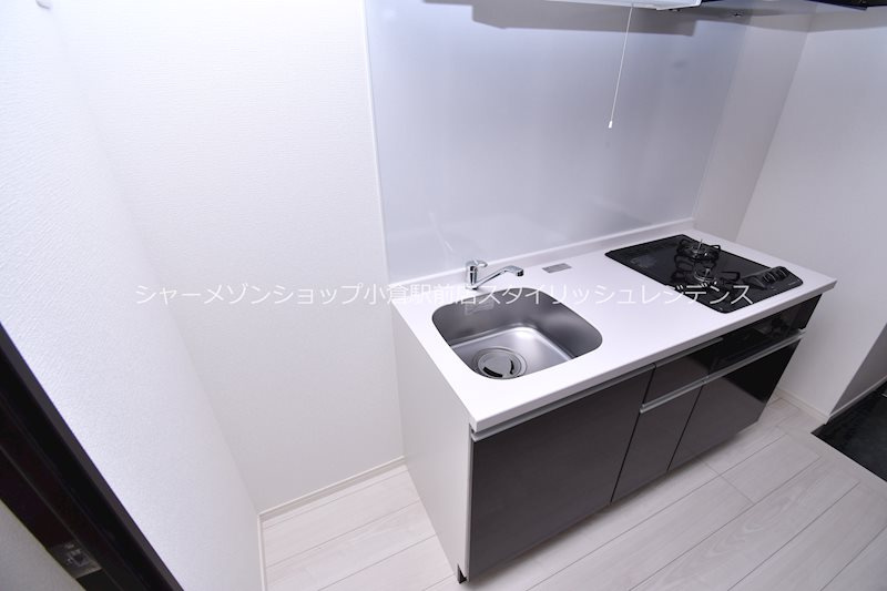 MDIグランコルディール室町 　　のキッチン|床・建具・アクセントクロス等は階数により異なる為、現況を優先致します。