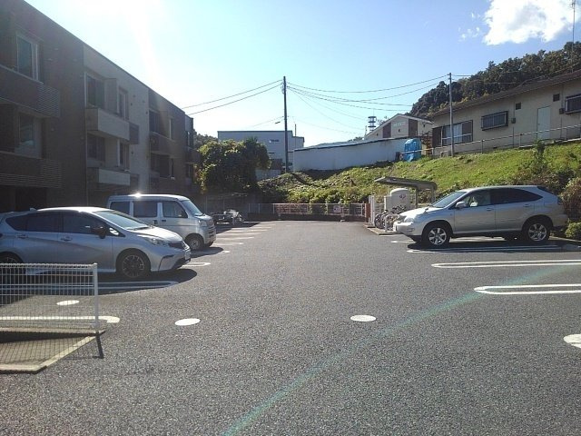 パーク　ウエストの駐車場