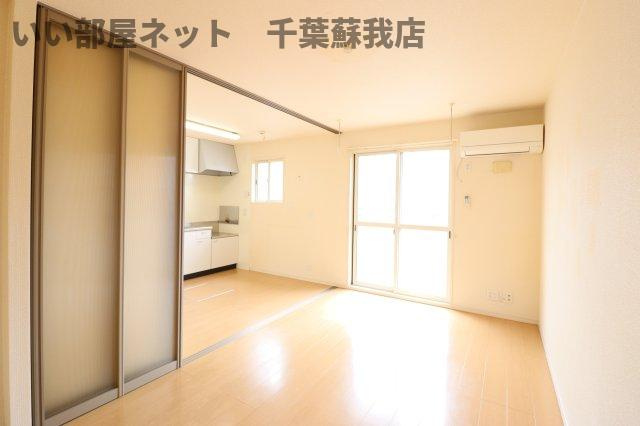 おゆみ野ドリームマウンテン　Ｂの居間・リビング|こちらのリビングで趣味の時間をお楽しみください