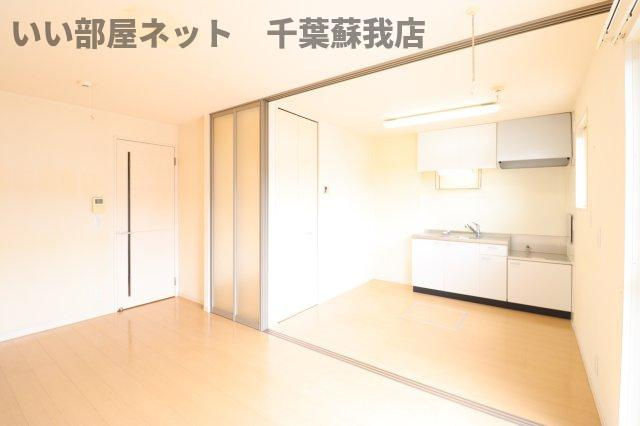 おゆみ野ドリームマウンテン　Ｂの居間・リビング|キッチンを仕切ることができる様になっています！