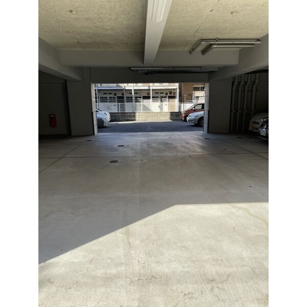 福岡市南区大楠２丁目の賃貸マンションの駐車場
