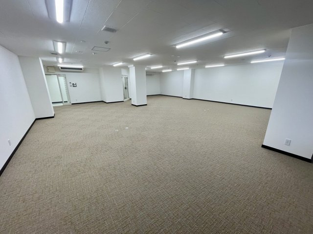 ＫＡＭＥＤＡビルのロビー