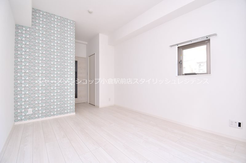 MDIグランコルディール室町の居間・リビング|床・建具・アクセントクロス等は階数により異なる為、現況を優先致します。