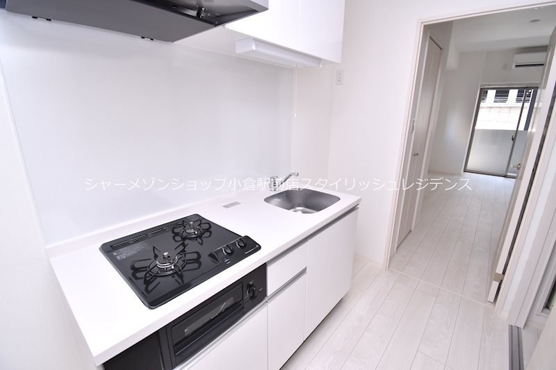 MDIグランコルディール室町のキッチン|床・建具・アクセントクロス等は階数により異なる為、現況を優先致します。