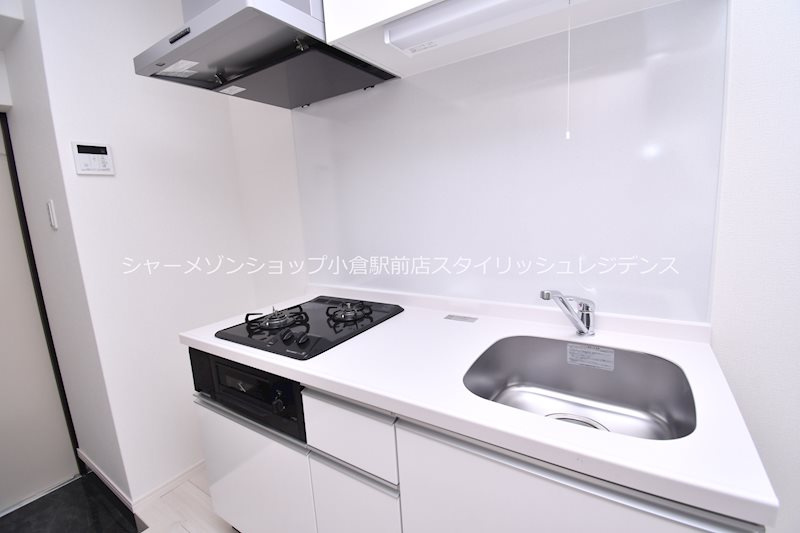 MDIグランコルディール室町のキッチン|床・建具・アクセントクロス等は階数により異なる為、現況を優先致します。