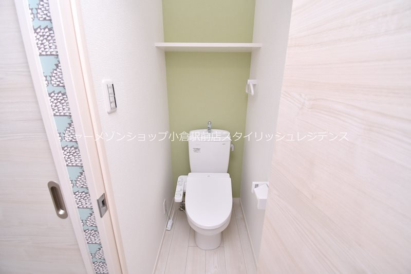 MDIグランコルディール室町のトイレ|床・建具・アクセントクロス等は階数により異なる為、現況を優先致します。