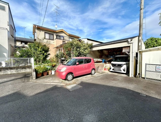 【間取り】 | 4LDKはリビングダイニングキッチンと4つの居室がある間取りで、大家族や二世帯住宅に最適。広々としたリビングで家族団らんを楽しみ、個室でプライベートな時間も確保でき、快適な生活を送ることができますよ。