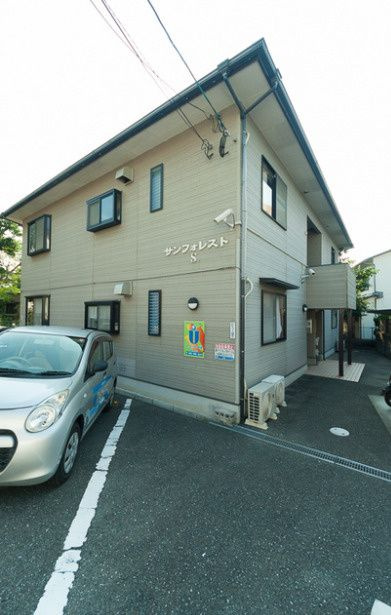 福岡市南区柳河内２丁目のアパートのエントランス