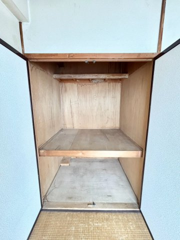 琴似Ａコープマンションの収納|和室には奥行きのある押入れを備えています