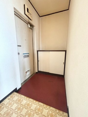 琴似Ａコープマンションの玄関|ゆとりを感じられる広めの玄関。シューズボックスも備えており、靴類もしっかり収納できます