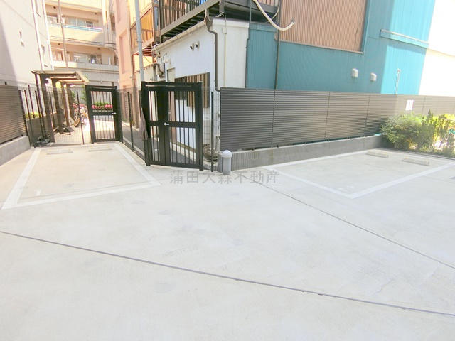 コンフォリア大森山王の駐車場
